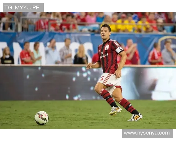 绿茵场上的传奇风采 足球巨星背后的成长与荣耀