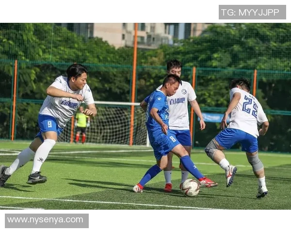 足球明星风采与成长历程探索全面分析及其对全球足球文化的影响